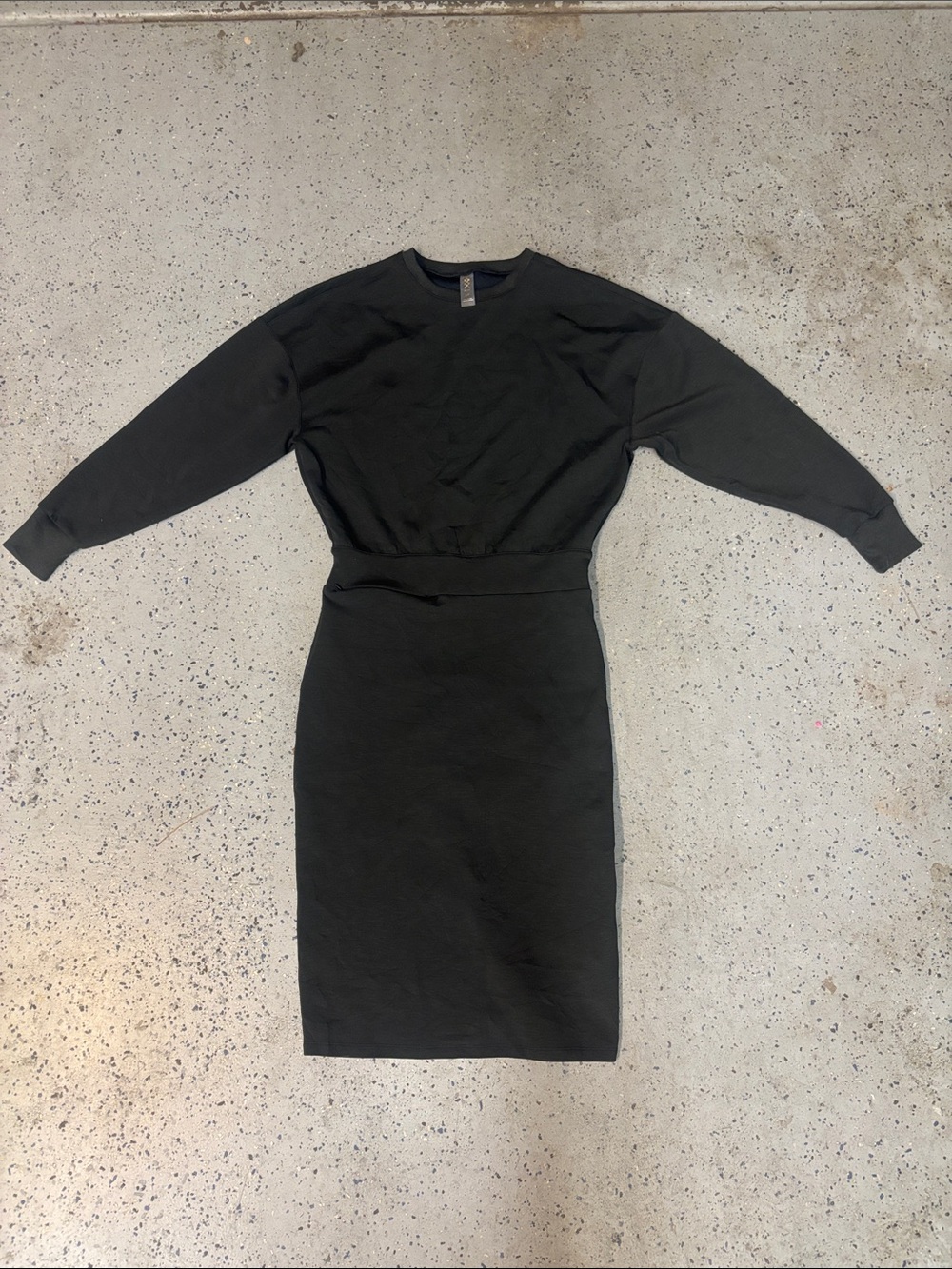Rhône Dreamglow Black Long-Sleeve Sweatshirt Fitted Midi Dress